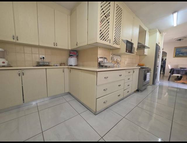 4 BEDROOM HOUSE FOR SALE IN ALBERTSDAL